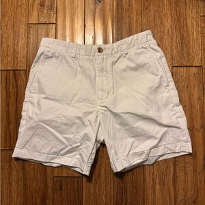 Vineyard Vines Men’s White Shorts